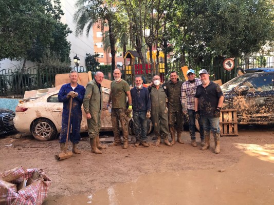 Aemon colabora con Bétera y fleta 9 autobuses de
voluntarios a los municipios afectados por la Dana