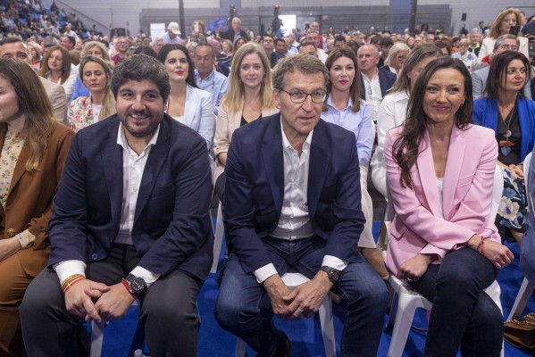 Feijóo encumbra el proyecto de Miras y presenta a los alcaldables del PP en Murcia (Fotos: OMEGA)