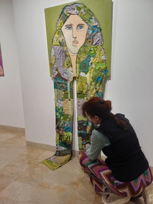 El Plan EXE lleva la obra textil de Silvia Viñao a Santomera y una muestra ecologista de Trazo6 a Ulea

