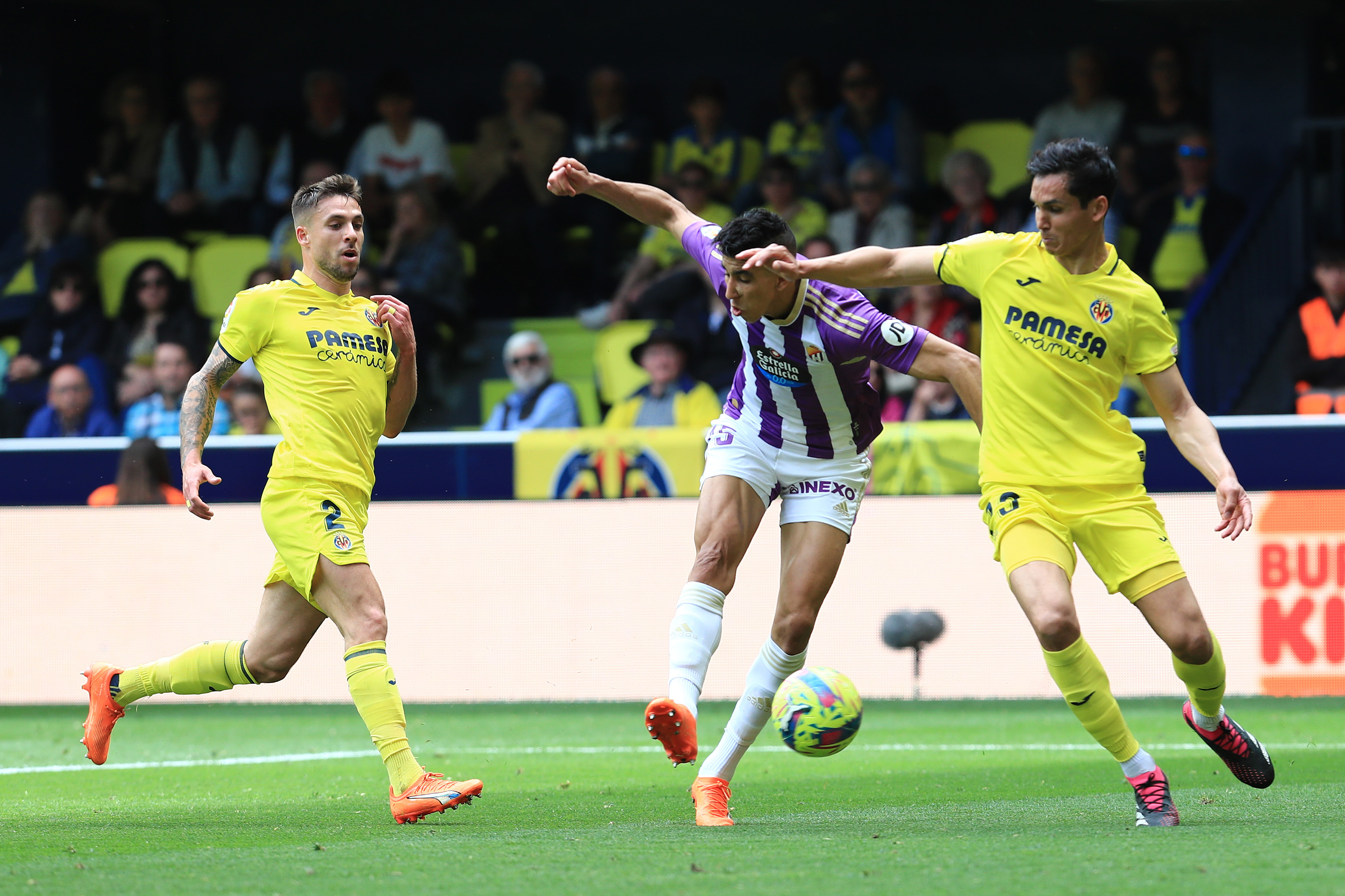 Ambiente y partido entre el Villarreal y el Valladolid en La Cerámica (Fotos: Carme Ripollés)