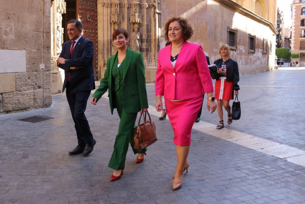Caridad Rives toma posesión como delegada del Gobierno arropada por la ministra Isabel Rodríguez (Fotos: PSOE / EFE)