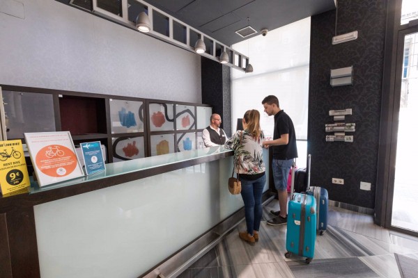 Los hoteles del litoral valenciano tienen unas reservas del 75 % para este mes de julio