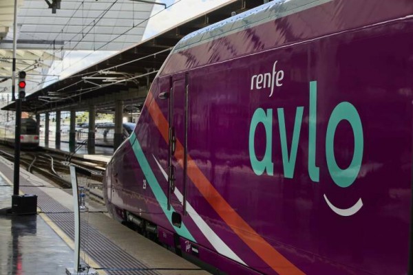 Aumentan un 53 % los viajeros del Avlo de Renfe en la Comunitat en los primeros seis meses
