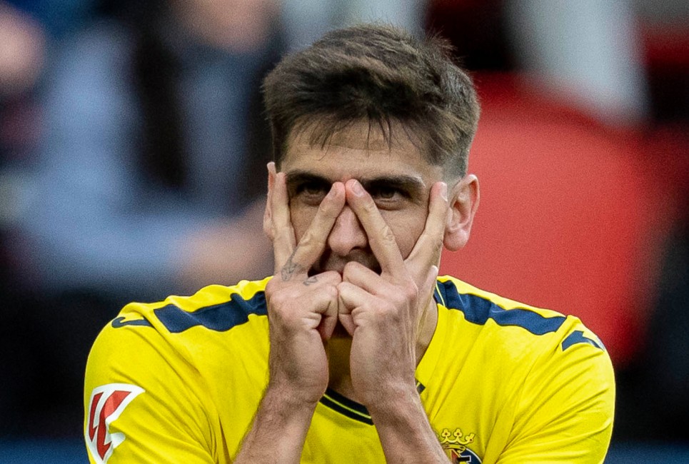 Gerard Moreno celebra el gol que le dio el empate al Villarreal en El Sadar. VILLARREAL CF - 