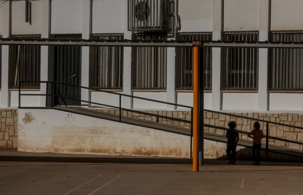 Se derrumba un porche de un colegio de Massanassa afectado por la Dana