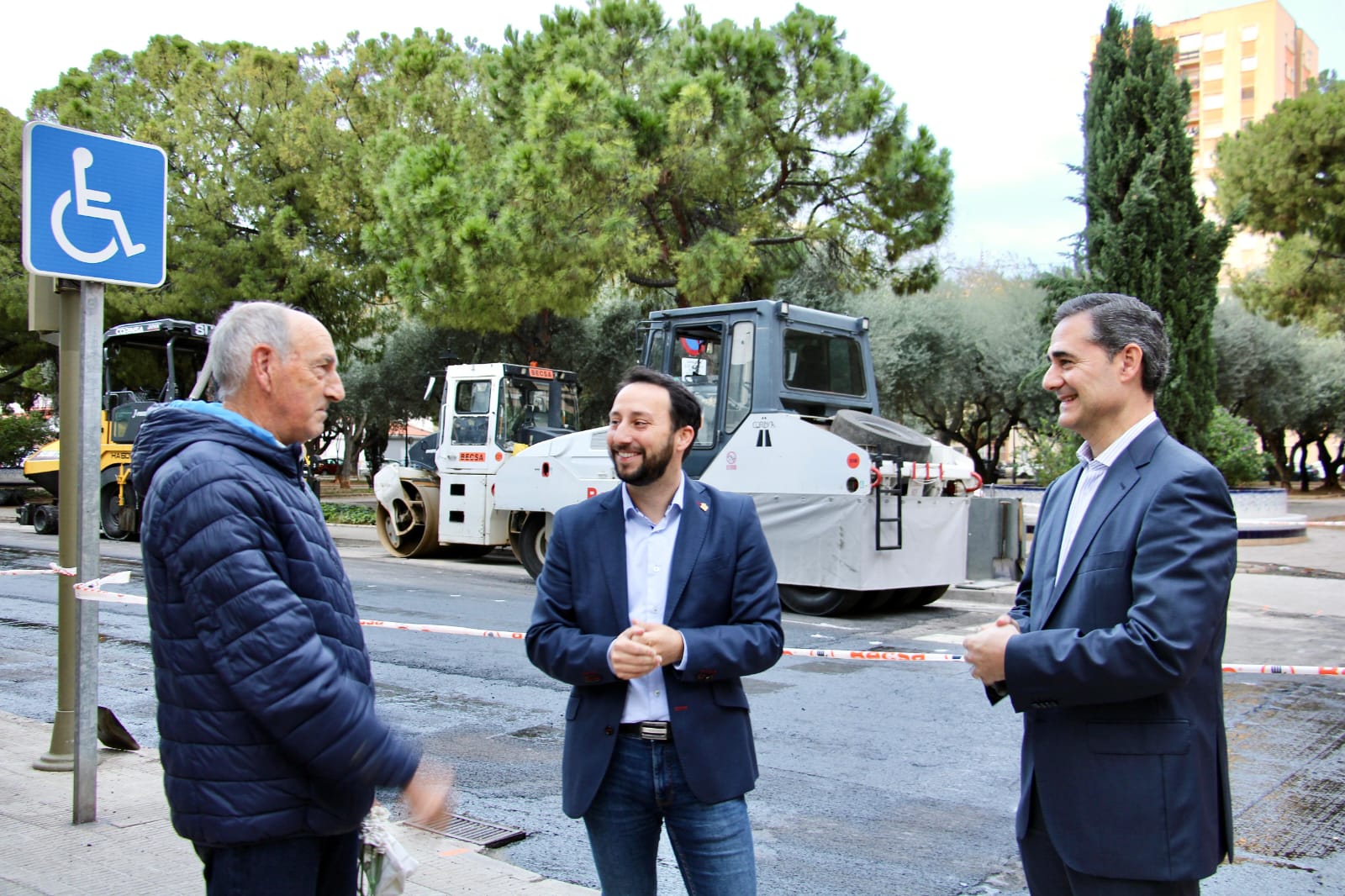 Castelló avanza con el asfaltado de Cantó de Castalia y suma este lunes un tramo de Hermanos Bou


