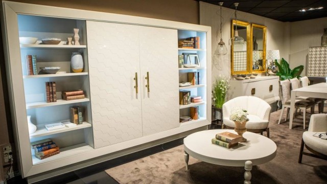 València y el sector hotelero donan más de 10.000 muebles a los afectados por la dana
