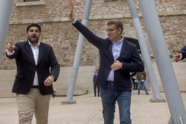 Feijóo arropa a Miras y Arroyo en Cartagena (Fotos: LA ROCA)