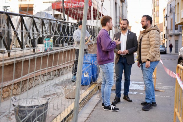 L'Alcora inicia la instal·lació d'un mural ceràmic que rememora el llegat de la Reial Fàbrica
