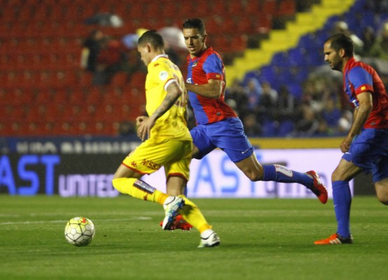 ​Feddal y Verza, sancionados para el partido ante el Real Betis