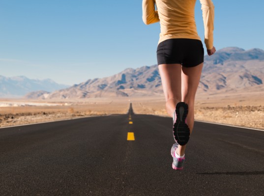 El sobrepeso, fallos de entrenamiento, factores externos del terreno o las zapatillas, principales peligros del 'runner'