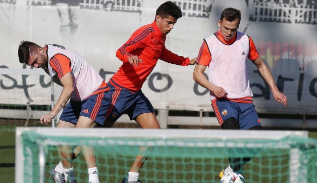 Cheryshev ya toca balón