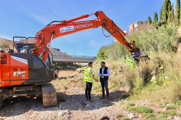 Desbroces y retirada de sedimentos: Castelló limpia cauces del riu Sec, Barranco del Sol y el Barranquet