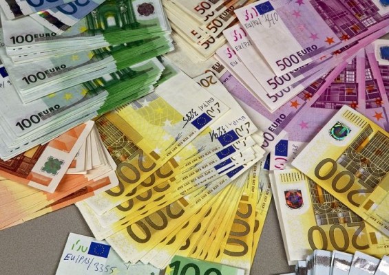 La incertidumbre política lastra al euro