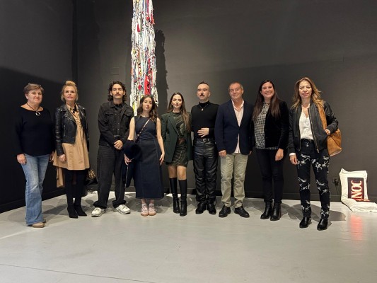 La obra 'La Sobremesa', de Alejandro Cánovas y Marina Carpió, premio de Artes Visuales del CreaMurcia
