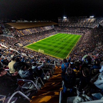 La vuelta a Mestalla: camiseta especial, 'senyera' gigante y protagonismo a afectados
