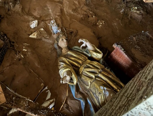 Sanidad cierra la iglesia de Picanya al detectar hongos en los altares por la Dana 