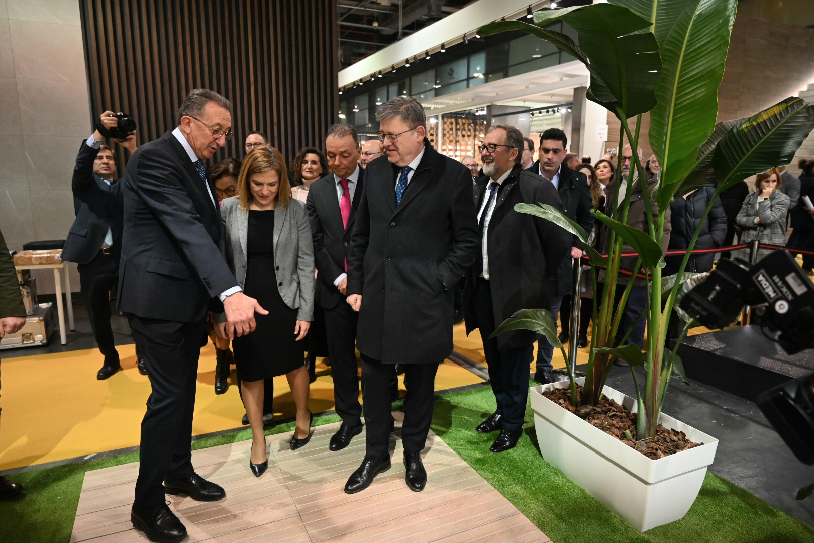 Inauguración y ambiente del primer día de Cevisama 2023 (Fotos: Carlos Pascual)