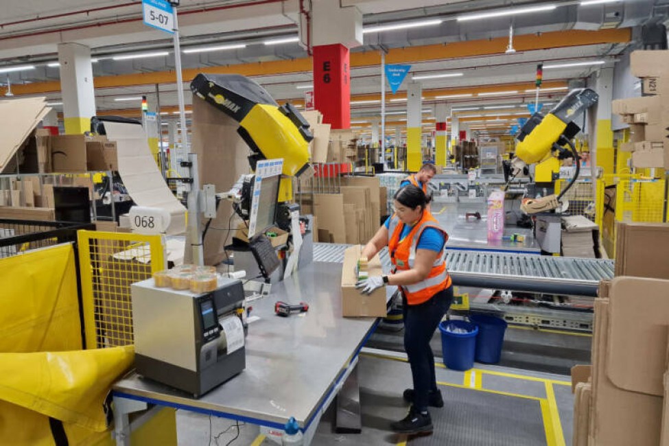 Imagen de archivo de la planta de Amazon en Onda. Foto: ANTONIO PRADAS  - 