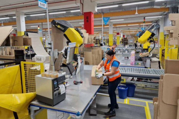Los 500 trabajadores de Amazon en Onda, llamados a la huelga para la campaña de Black Friday