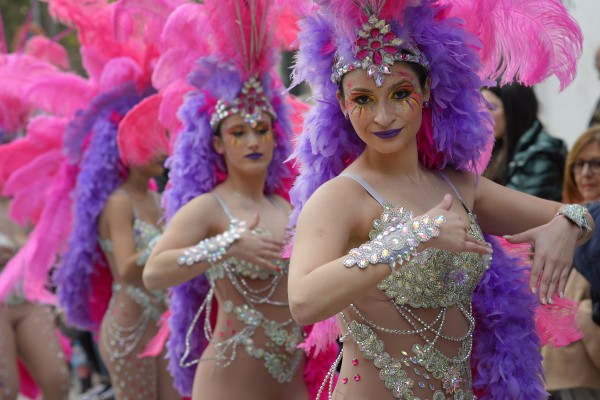 Las calles del Cabezo vibran con el desfile del día grande del Carnaval (Fotos: juanchilopez)