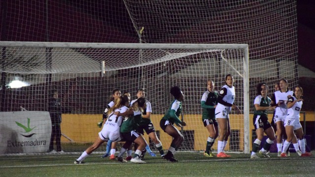 El Valencia Femenino, en caída libre: escasa inversión, colista y fuera de la Copa
