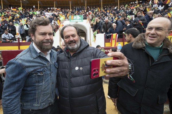 El mitin de Abascal (Vox) llena la Plaza de Toros de Murcia (Fotos: OMEGA)