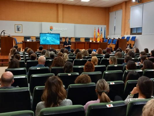 Benicàssim programa un ciclo educativo enfocado en las necesidades emocionales de los menores