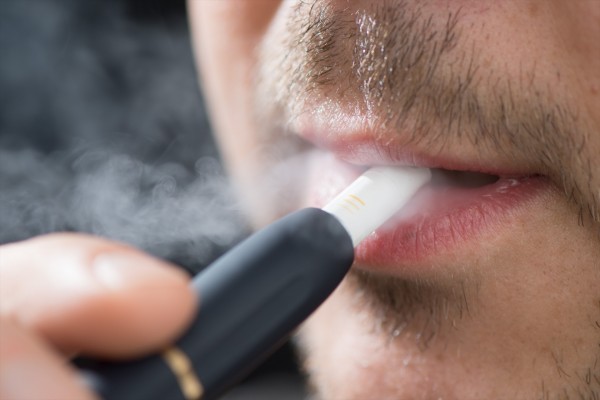 Sanidad saca a audiencia pública el decreto que impulsará el empaquetado genérico y regulará vapers

