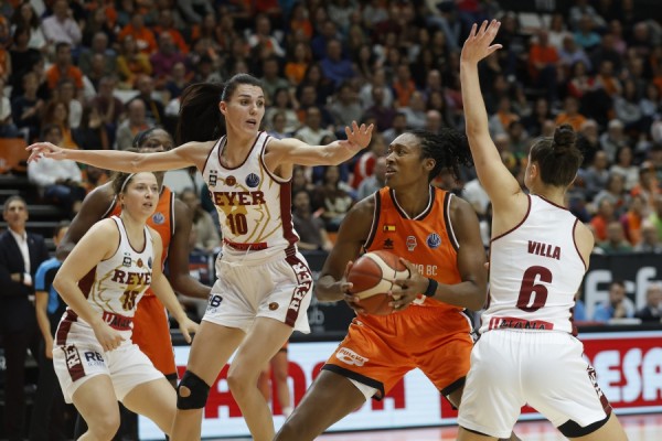 El Valencia Basket traza su camino hacia la Final Four pero con Fenerbahce como gran rival
