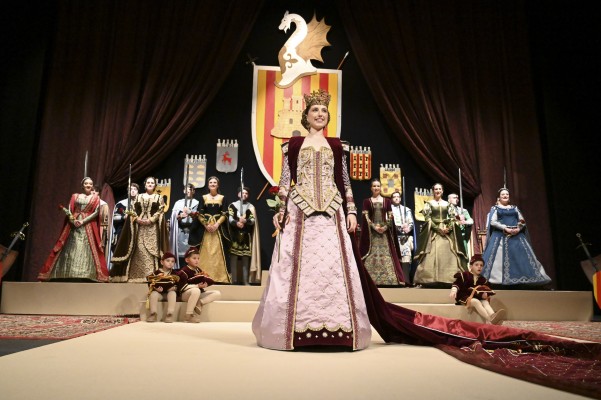 Proclamació de Carla Sánchez com a Na Violant d'Hongria i les seues dames de companya (Fotos: Carlos Pascual)
