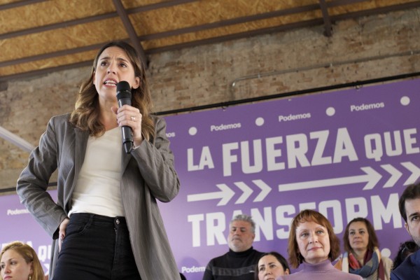 Apoyo morado para Irene Montero en Murcia (Fotos: OMEGA)