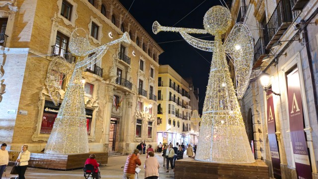 Dos ángeles de más de 8 metros protagonizarán el encendido de luces en la plaza de Santo Domingo