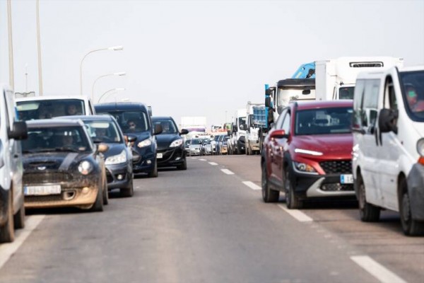 Las carreteras de València registran a primera hora retenciones que suman cerca de 14 km
