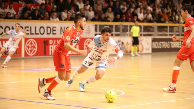 El Jimbee Cartagena rompe su mala racha con una goleada en Galicia 