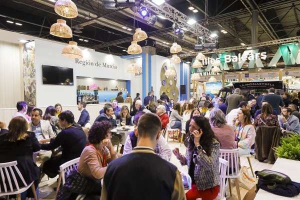 La Región celebra su día grande en Fitur y se presenta como un paraíso turístico (Fotos: MARIAN LEÓN)
