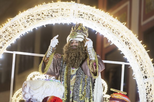 Los Reyes Magos reparten ilusión en Castellón (Fotos: Antonio Pradas)