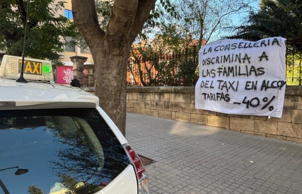 Movilización de los taxistas del área conjunta Alcoià-Comtat: sus tarifas son un 40% inferiores 
