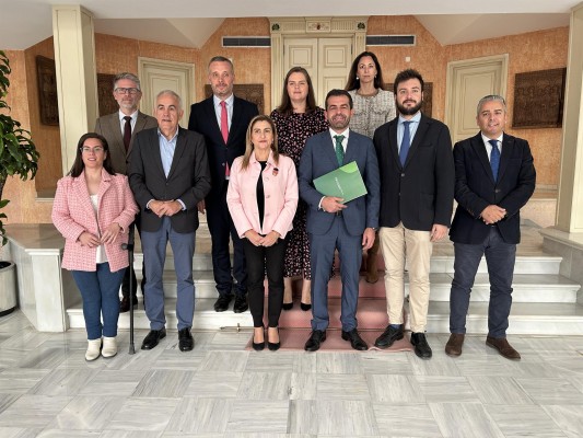 La Comisión que investiga el Aeropuerto de Corvera cita a los presidentes de Aena y Sacyr