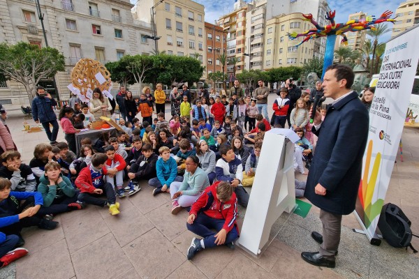 Castelló celebra el Día de las Ciudades Educadoras con Trencadís, Vidarbre y juegos infantiles (Fotos: Antonio Pradas)