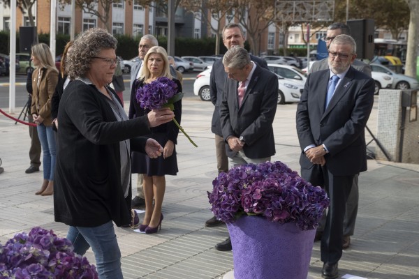 La Asamblea Regional se une para dar voz a las víctimas de la violencia de género en el 25N (Fotos: A. R. M.)