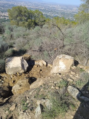 Destrozan un petroglifo de la Edad de Bronce en la Sierra de Miravete considerado BIC