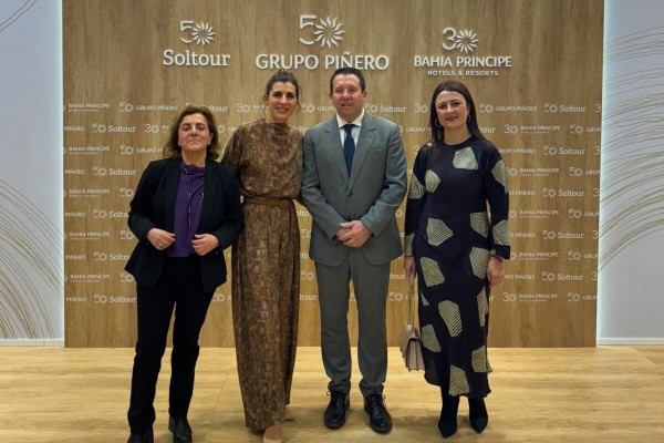 Mula y su legado turístico: homenaje al Grupo Piñero en su 50 aniversario en Fitur