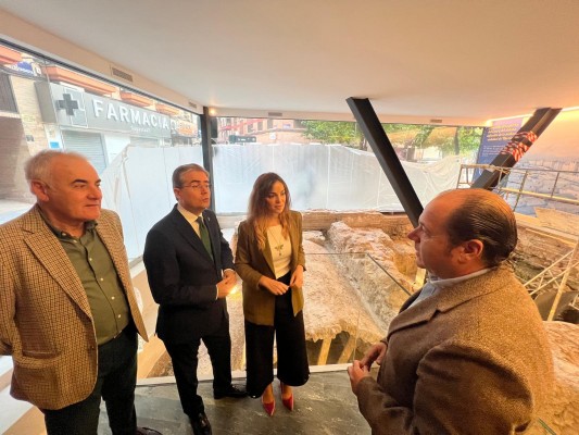 Los restos de la muralla medieval en el edificio 'puerta del Zoco' incorporarán paneles informativos
