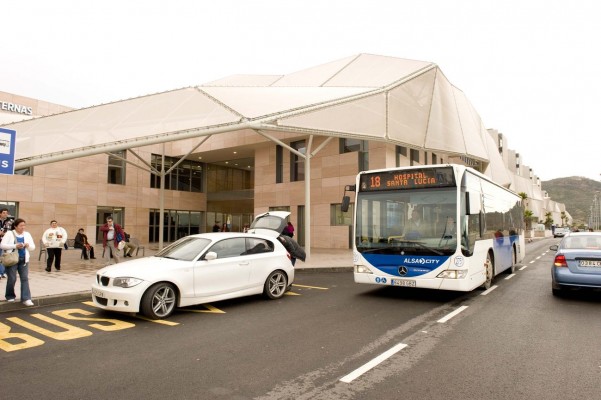 Vecinos de Cartagena reclaman soluciones urgentes ante las deficiencias en el transporte y listas de espera en el Área II de Salud


