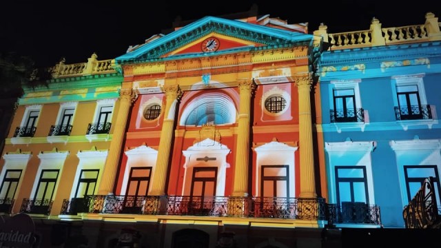 'El Cuento de Navidad' de Murcia llena de color la Glorieta de España: así fue su inauguración
