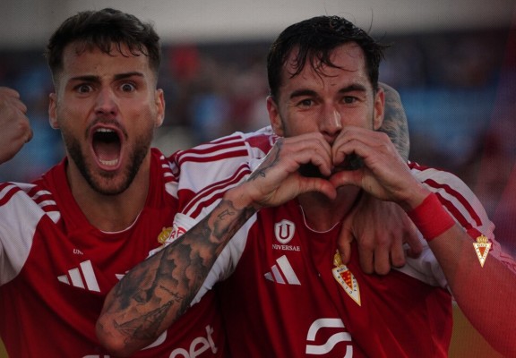 El Murcia vence en Can Misses con gol de Carrillo en el 92 y llega al triunfo más de un mes después