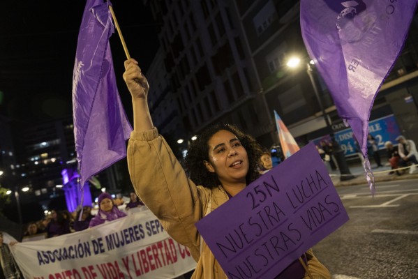 València marcha contra la violencia machista, con la mira en las mujeres de las zonas Dana
