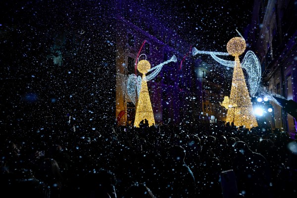 Murcia estrena iluminación navideña con los afectados por la Dana en el recuerdo