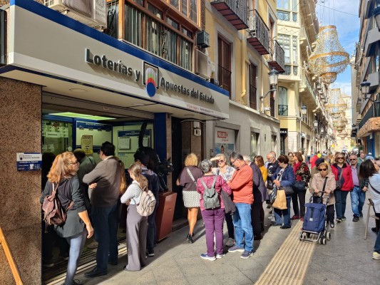 La 'fiebre' por la Lotería de Navidad se siente en las calles de Murcia: 